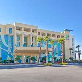 Holiday Inn Fort Walton Beach Front During the Day. 1 福特沃顿海滩假日酒店度假村，IHG 旗下酒店, 奥卡卢萨县 酒店