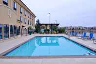 Swimming Pool Holiday Inn Express & Suites WICHITA FALLS, an IHG Hotel