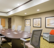 Functional Hall 5 Staybridge Suites KANSAS CITY-INDEPENDENCE, an IHG Hotel