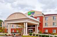 Bangunan Holiday Inn Express & Suites DICKSON, an IHG Hotel