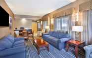 พื้นที่สาธารณะ 7 Holiday Inn Express & Suites GENEVA FINGER LAKES, an IHG Hotel