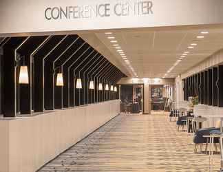 Lobi 2 Crowne Plaza PRINCETON - CONFERENCE CENTER, an IHG Hotel