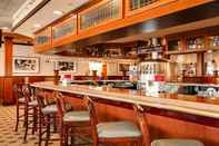 Bar, Cafe and Lounge Holiday Inn & Suites OVERLAND PARK-WEST, an IHG Hotel