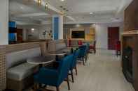 Lobi Holiday Inn Express & Suites LAWRENCE, an IHG Hotel