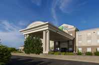 ภายนอกอาคาร Holiday Inn Express & Suites LAWRENCE, an IHG Hotel