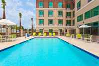 Swimming Pool Holiday Inn Express & Suites HOUSTON S - MEDICAL CTR AREA, an IHG Hotel