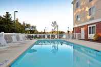 Swimming Pool Holiday Inn Express & Suites SOUTHERN PINES-PINEHURST AREA, an IHG Hotel