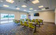 Functional Hall 5 Holiday Inn Express & Suites REEDSVILLE - STATE COLL AREA, an IHG Hotel