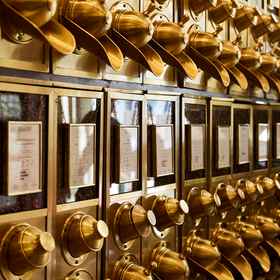 Berliner Kaffeersterei1Hotel Indigo BERLIN - KU'DAMM by IHG, an IHG Hotel,夏洛滕堡-维尔默斯多夫飯店