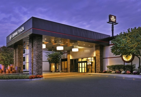 Exterior Crowne Plaza SUFFERN-MAHWAH, an IHG Hotel