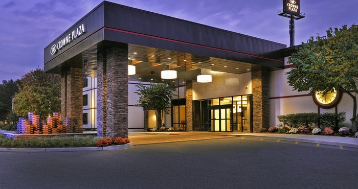 Exterior Crowne Plaza SUFFERN-MAHWAH, an IHG Hotel