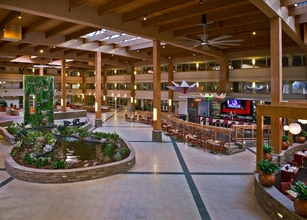 Lobby 4 Crowne Plaza SUFFERN-MAHWAH, an IHG Hotel