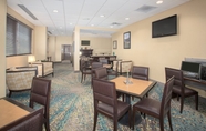 Restaurant 2 Holiday Inn LITTLE ROCK-AIRPORT-CONF CTR, an IHG Hotel