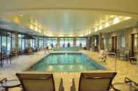 สระว่ายน้ำ Holiday Inn Express & Suites GENEVA FINGER LAKES, an IHG Hotel