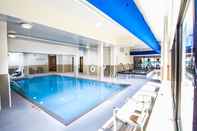 Swimming Pool Holiday Inn MILWAUKEE RIVERFRONT, an IHG Hotel