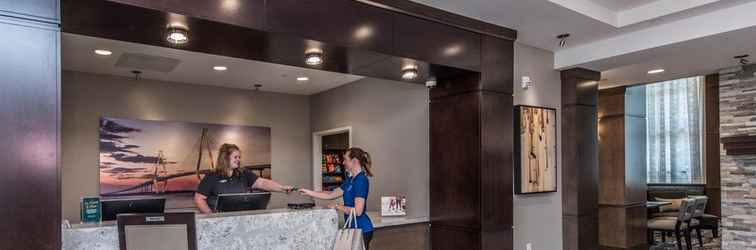 Sảnh chờ Staybridge Suites CHARLESTON - MOUNT PLEASANT, an IHG Hotel