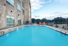 游泳池 Holiday Inn Express & Suites SUGAR LAND SE - MISSOURI CITY by IHG, an IHG Hotel