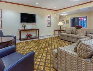 Lobby 2 Candlewood Suites MINOT