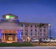 Exterior 4 Holiday Inn Express & Suites BAKERSFIELD AIRPORT, an IHG Hotel