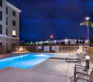 Swimming Pool 6 Holiday Inn Express & Suites BAKERSFIELD AIRPORT, an IHG Hotel