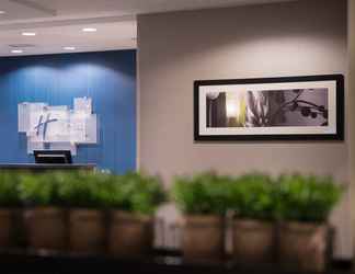 Lobby 2 Holiday Inn Express & Suites BAKERSFIELD AIRPORT, an IHG Hotel