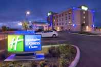 ภายนอกอาคาร Holiday Inn Express & Suites BAKERSFIELD AIRPORT, an IHG Hotel