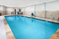 Kolam Renang Holiday Inn Express & Suites HOUSTON NORTH - IAH AREA, an IHG Hotel