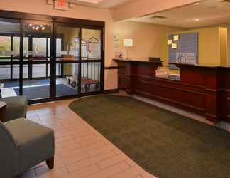 Lobby 2 Holiday Inn Express & Suites YOUNGSTOWN (N. LIMA/BOARDMAN), an IHG Hotel