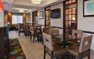 Restoran 7 Holiday Inn Express & Suites YOUNGSTOWN (N. LIMA/BOARDMAN), an IHG Hotel