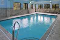 Kolam Renang Holiday Inn Express & Suites YOUNGSTOWN (N. LIMA/BOARDMAN), an IHG Hotel