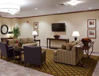 Lobi 2 Candlewood Suites MINOT