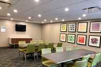 Functional Hall Holiday Inn Express & Suites GREAT BARRINGTON - LENOX AREA, an IHG Hotel