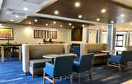 Lobby 7 Holiday Inn Express & Suites GREAT BARRINGTON - LENOX AREA, an IHG Hotel