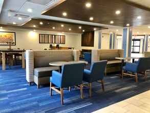 Lobby 4 Holiday Inn Express & Suites GREAT BARRINGTON - LENOX AREA, an IHG Hotel