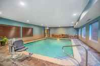 สระว่ายน้ำ Holiday Inn Express HOWE (STURGIS, MI), an IHG Hotel