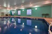 Kolam Renang Holiday Inn Express & Suites CARLISLE - HARRISBURG AREA, an IHG Hotel