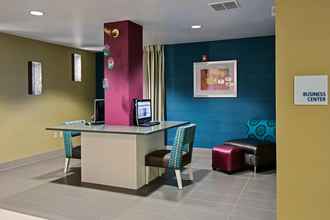 Lobby 4 Holiday Inn Express & Suites CARLISLE - HARRISBURG AREA, an IHG Hotel