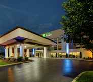 Exterior 5 Holiday Inn Express HORSE CAVE, an IHG Hotel