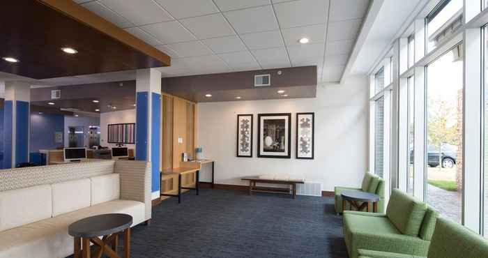 Sảnh chờ Holiday Inn Express & Suites ALPENA - DOWNTOWN, an IHG Hotel