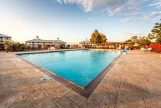 Kolam Renang Holiday Inn Club Vacations PINEY SHORES RESORT LK CONROE by IHG, an IHG Hotel