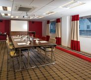 Others 6 Holiday Inn Express WARWICK - STRATFORD-UPON-AVON, an IHG Hotel