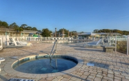 Swimming Pool 5 Holiday Inn Resort JEKYLL ISLAND, an IHG Hotel