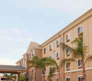 ภายนอกอาคาร 4 Holiday Inn Express & Suites LOS ANGELES AIRPORT HAWTHORNE, an IHG Hotel