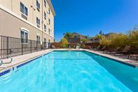 Swimming Pool Holiday Inn Express & Suites LOS ANGELES AIRPORT HAWTHORNE, an IHG Hotel