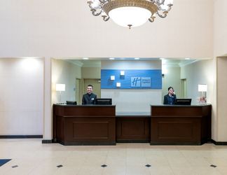 Lobby 2 Holiday Inn Express & Suites LOS ANGELES AIRPORT HAWTHORNE, an IHG Hotel