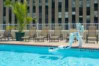 สระว่ายน้ำ Holiday Inn & Suites CHICAGO-DOWNTOWN, an IHG Hotel
