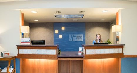 로비 2 Holiday Inn Express & Suites ARCATA/EUREKA-AIRPORT AREA by IHG, an IHG Hotel