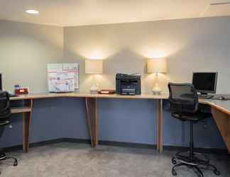 Sảnh chờ 2 Holiday Inn Express & Suites ARCATA/EUREKA-AIRPORT AREA, an IHG Hotel