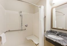 ห้องน้ำภายในห้อง 7 Holiday Inn SEATTLE DOWNTOWN - LAKE UNION by IHG, an IHG Hotel