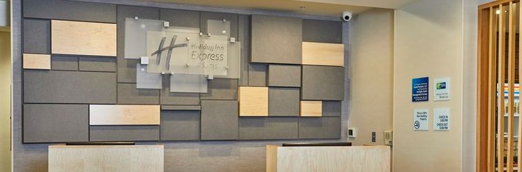 ล็อบบี้ Holiday Inn Express & Suites MEDFORD-CENTRAL POINT by IHG, an IHG Hotel